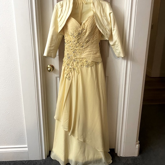 Formal dress/ball gown - Picture 1 of 7